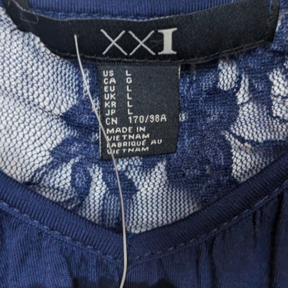 NWT Forever 21 Navy Flowy Lace Back Top Size L - Picture 3 of 11